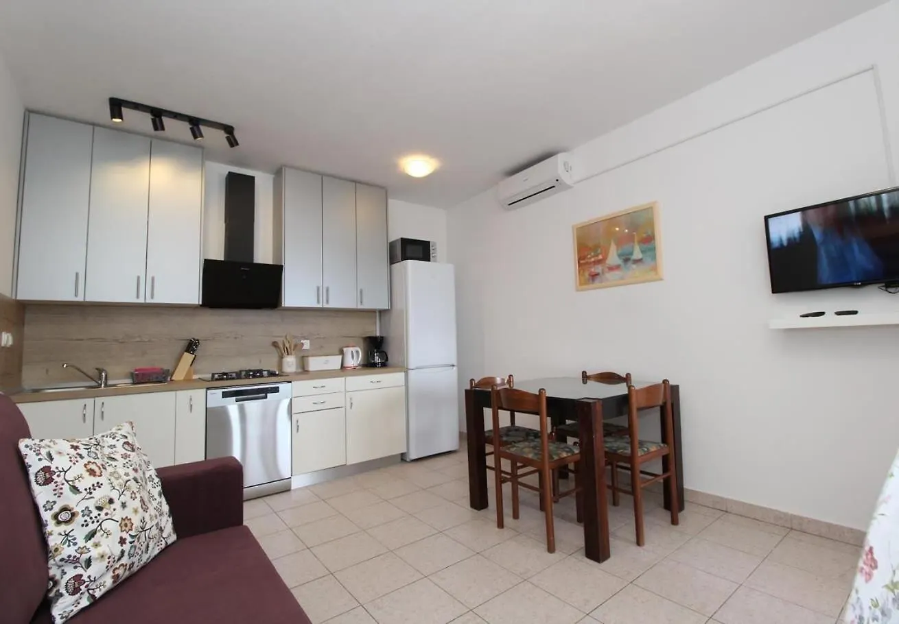 Apartment Uga Mandre 0*,  Croatia