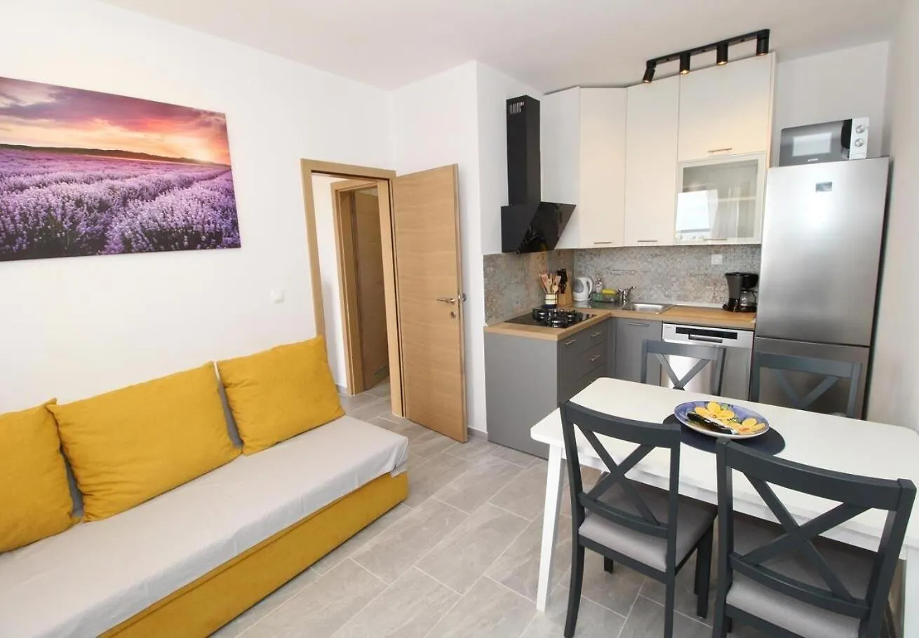 Apartment Uga Mandre 0*,