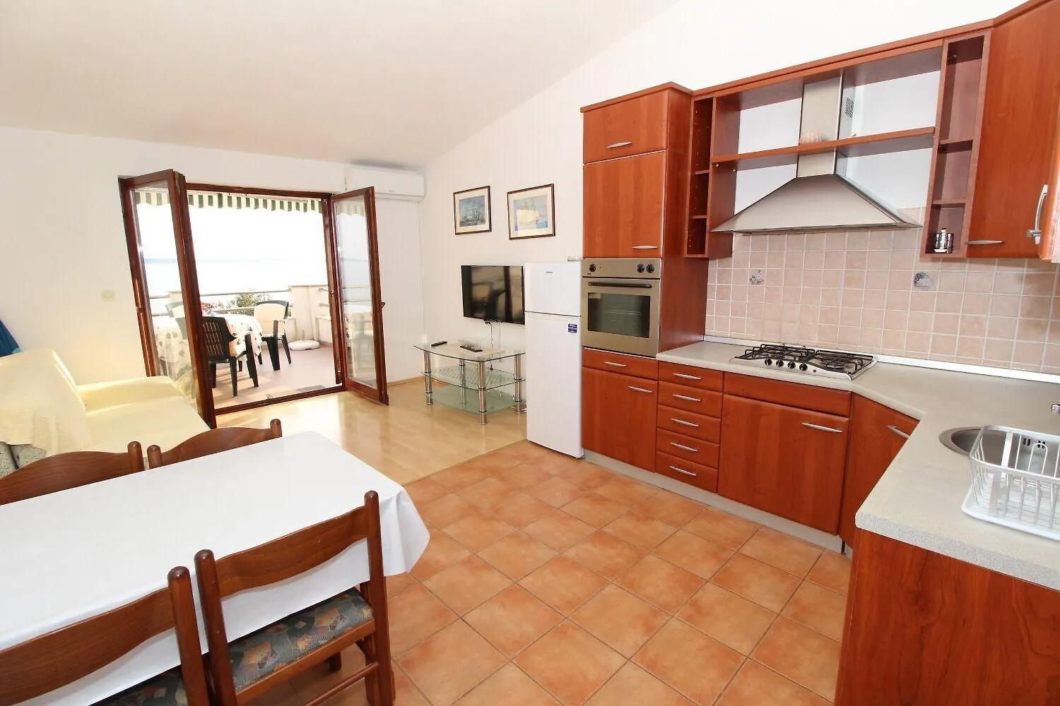 Apartment Uga Mandre 0*,