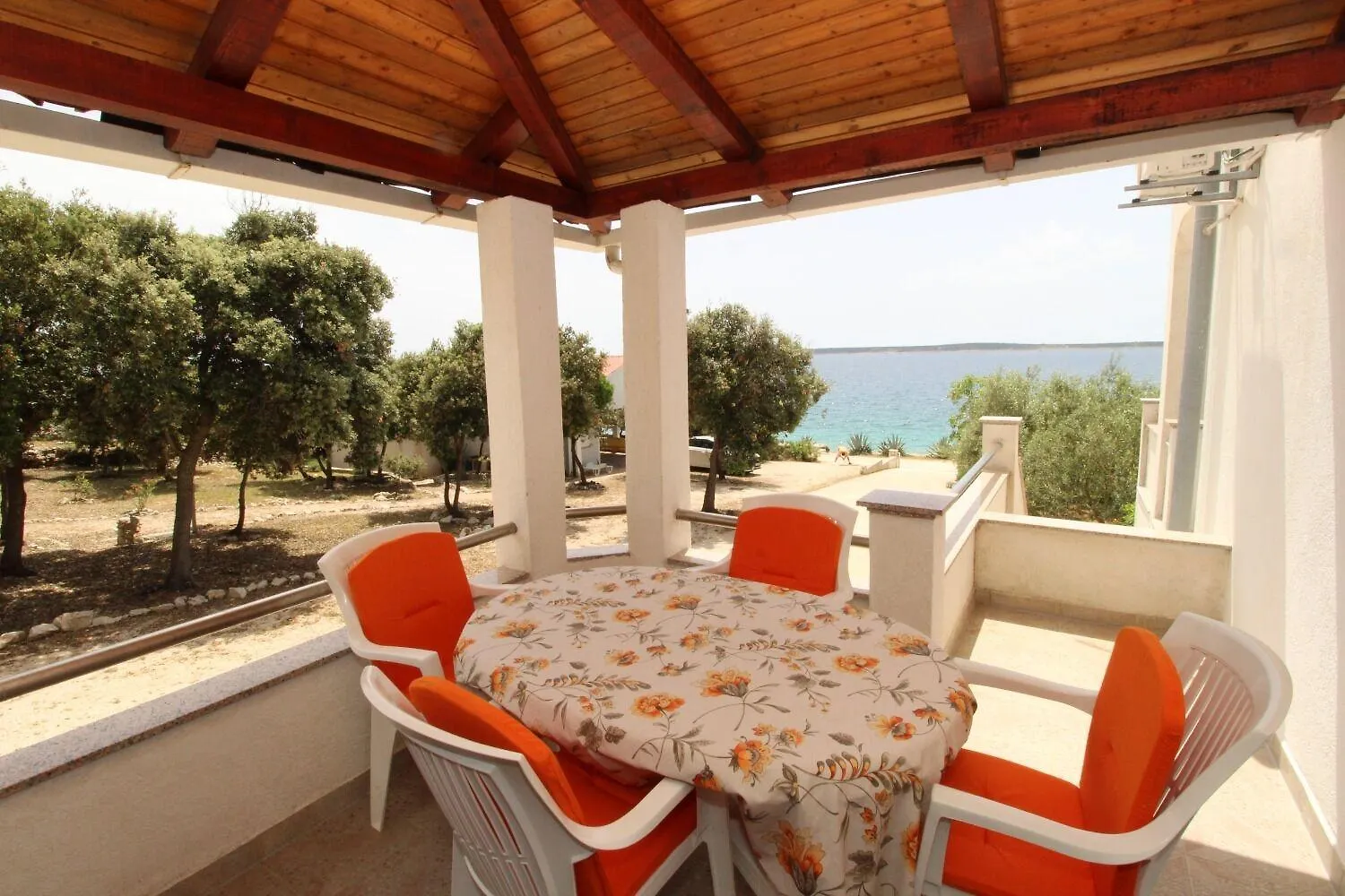 Apartment Uga Mandre 0*,