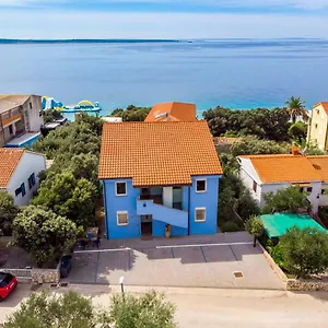 Apartment Modra Kuca, Mandre